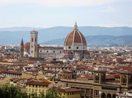 a na katedrálu přiblíženo​u zoomem