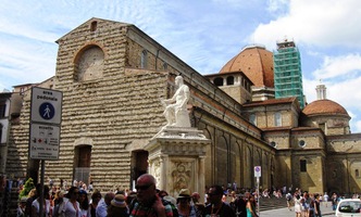 Kus cesty odtud je další chrám -.