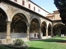 a vnitřní z ulice přístupné ambity