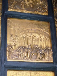 ale detaily na jeho dveřích jsou viditelné