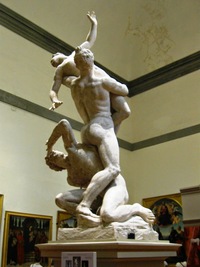 Je obrazová, ale převážně sochařská