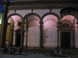 a na náměstí Piazza della S.Annunziata už skoro spíme