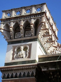 Je ale třeba vystoupat 414 schodů