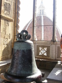 do téměř stometrové výše