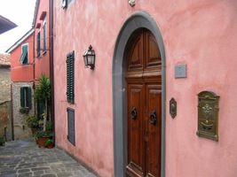 Na kopci je městečko Montecatini Lido,