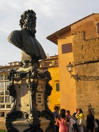 Kam se to dívá slavný Cellini?