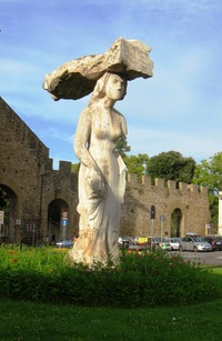 před níž stojí pomník Údělu žerny