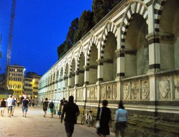 a město se ukládá ke spánku