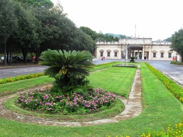 Poloprázdný areál jsme pak opustili