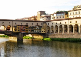 a podvečerní stíny u mostu Ponte Veccchio