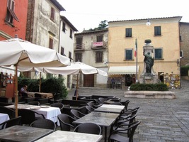 Mají tu stylové radniční náměstí,