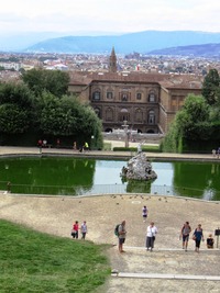 vysoká schodiště a gloriety,