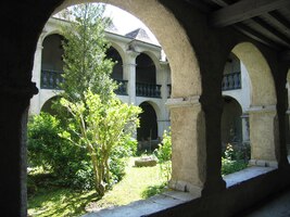 Klášterní ambity jsou příjemné a stinné,