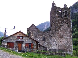 Procházíme starobylým poutním místem Canfranc Pueblo