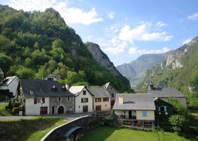 městečko leží vysoko nad řekou