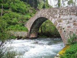 a zjišťujeme, že Aragon je pod ním docela maličký