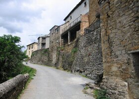 a pevnostním městem Castello de Jaca