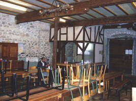 jídelna puritánsky prostá