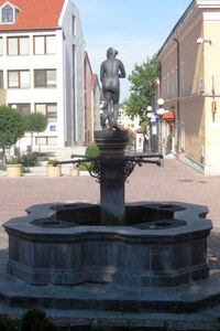 Tato dáma se dokoncer celá obnažila