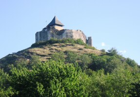 Na maďarské straně hor stojí jiný hrad