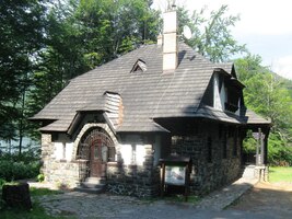 a tomuto loveckému zámečku