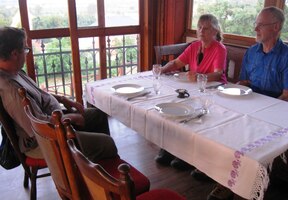 z jejíž prosklené verandy