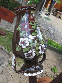 je samá keramika a porcelán