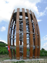 což je vidno i z pohledu z této rozhledny