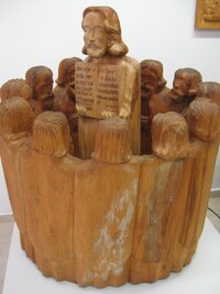 Kruh apoštolů připomíná káď