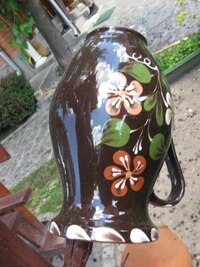 Ve vedlejší vsi Holloháza je vyrábějí a vystavují