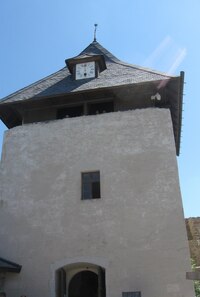 Je tu totiž jen hradní věž a kuchyně