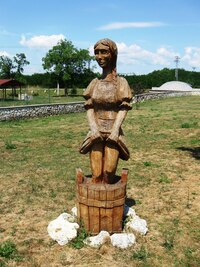 I tato děva má s vínem co dělat