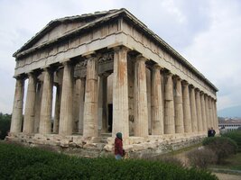 A tohle je už druhá dominanta agory - Thésseion