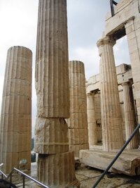 a nikým nenazývaný ruinou, byť by ji (exaktně nazíráno) i byl