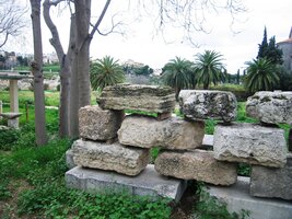 a toto jsou zbytky jeho městských hradeb