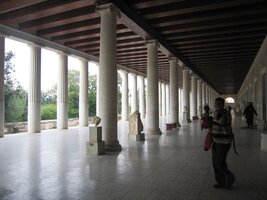 Její sloupoví je imposantní