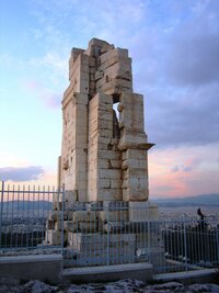 v Aténách jsme ale byli cobydup a stihli v podvečer ještě vylézt k pomníku Philopappos