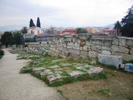 a sestupujeme dolů k agoře