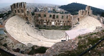 Teď je pod námi římské divadlo