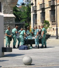 To ovšem neznamená, že by v ulicích města nebylo rušno