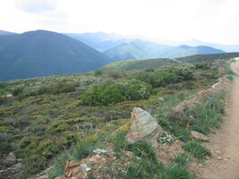 Leží na hranici provincií Asturia a Bierza,