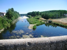 přes řeku Bernesga a dále Cestou hvězd