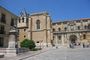 s královskou hrobkou Panteón Real