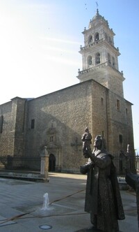 Pod hradem stojí kostel - Basilica de Seňora Nostra de la Encina