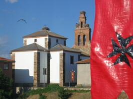 malý hold letitým praporcům s erby