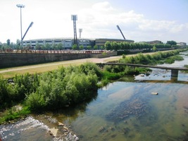Mají tu městský stadion,,