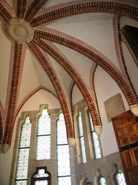 Gaudího Palacio Episcopal, původně tedy biskupský palác,