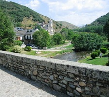 stojícího na okraji městečka Molinaseca