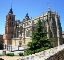 a zde katedrála se stejnou opozicí