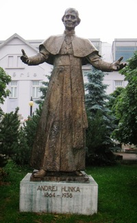 a Andrej ukazuje, jak velkou chytil